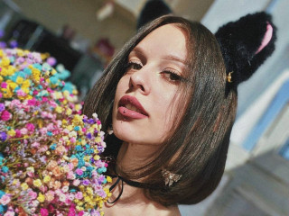 PrettyEllie - Hallo Leute! Ich werde etwas über mich erzählen, um mich ein bisschen besser kennenzulernen.